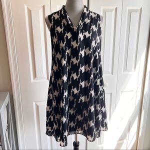 Price⬇️ Vince Camuto Shift Dress